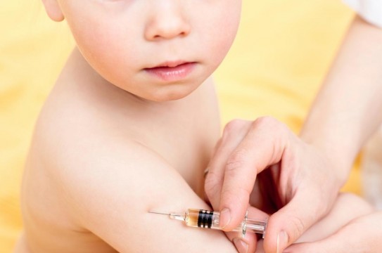 Baby-Doctor-Inject-Vaccine-Syringe